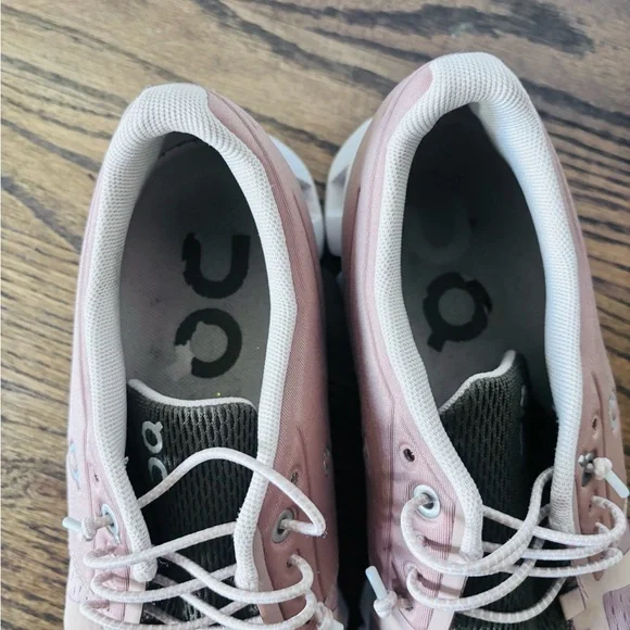 On Running Women's Sneakers - Picture 8 of 10